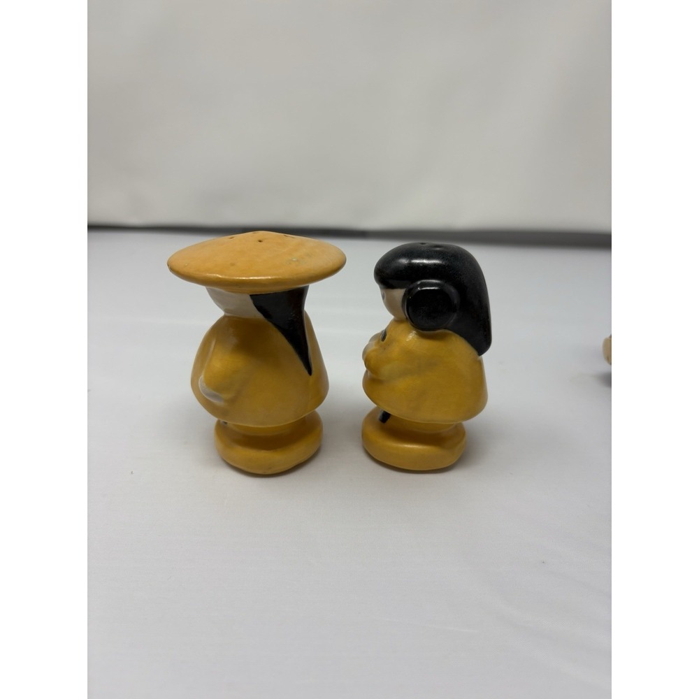 Vintage Asian Couple Salt & Pepper Shakers Yellow Black 1950's Mid Century Retro - Picture 5 of 11